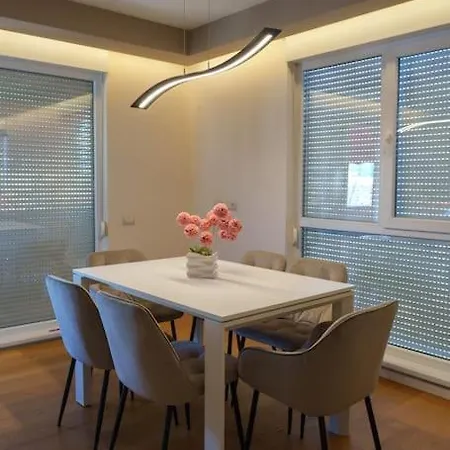 Elektra Apartment *