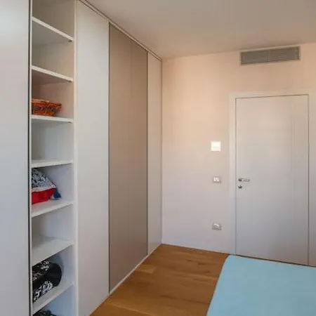 Elektra Apartment